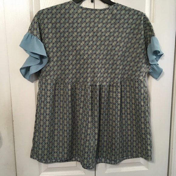 Lemon Tree Lightweight Blouse - Picture 3 of 5